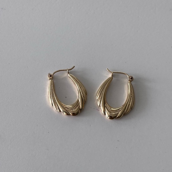 14K Yellow Gold Pierced Earrings, 2 Grams - Picture 2 of 3